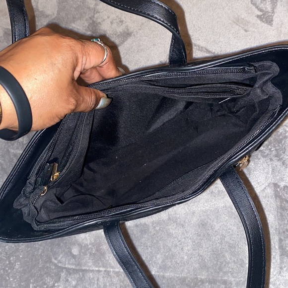 Fashionable Black purse - Picture 5 of 5